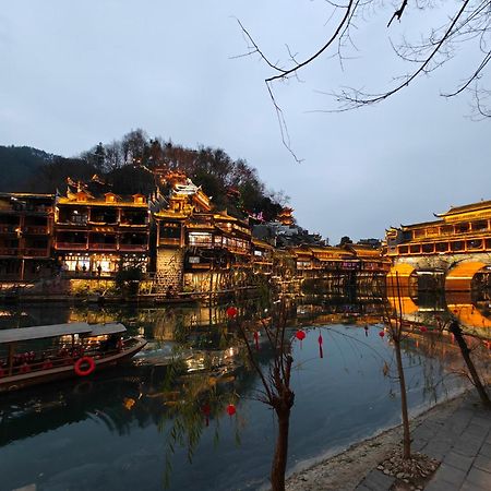 Lqj Riverside Guest House Fenghuang Eksteriør bilde
