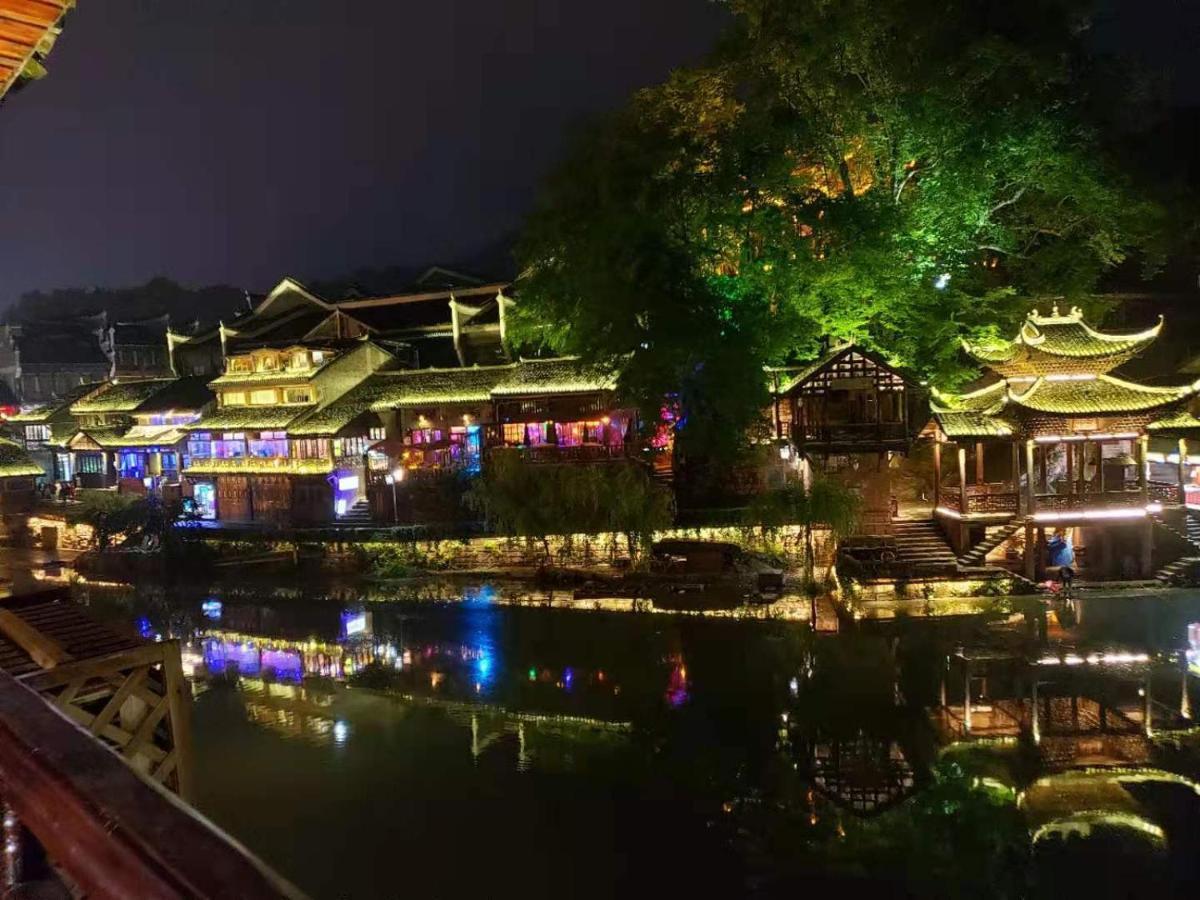 Lqj Riverside Guest House Fenghuang Eksteriør bilde