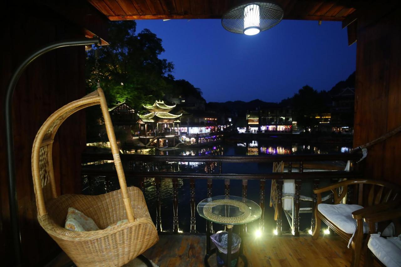 Lqj Riverside Guest House Fenghuang Eksteriør bilde