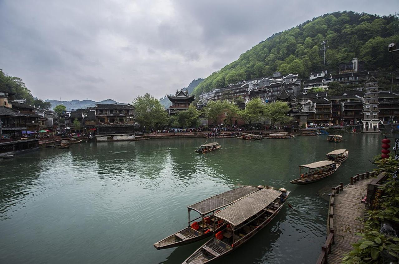 Lqj Riverside Guest House Fenghuang Eksteriør bilde