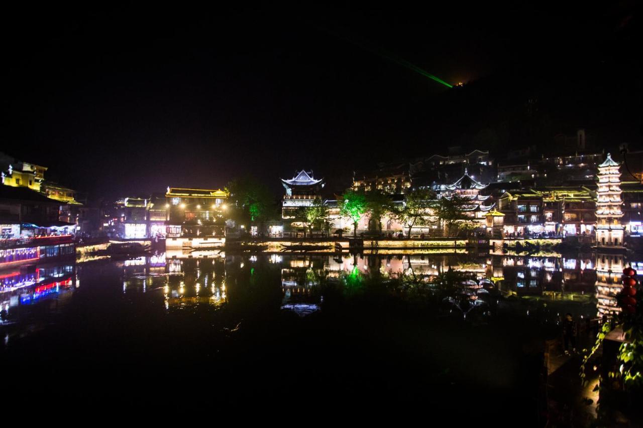 Lqj Riverside Guest House Fenghuang Eksteriør bilde