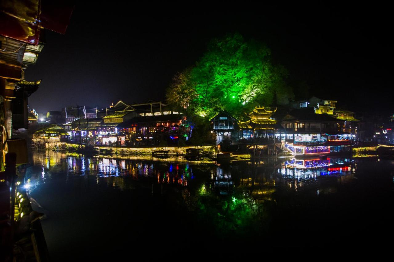 Lqj Riverside Guest House Fenghuang Eksteriør bilde