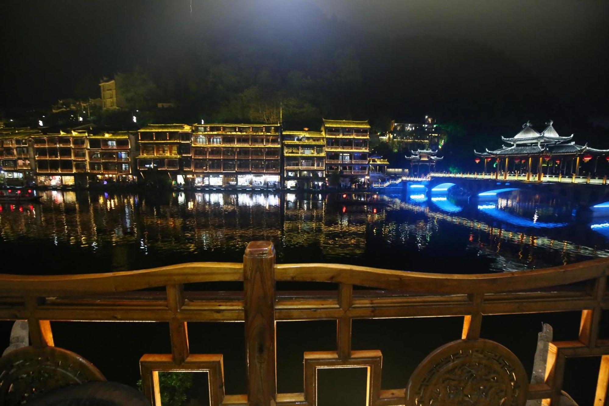 Lqj Riverside Guest House Fenghuang Eksteriør bilde