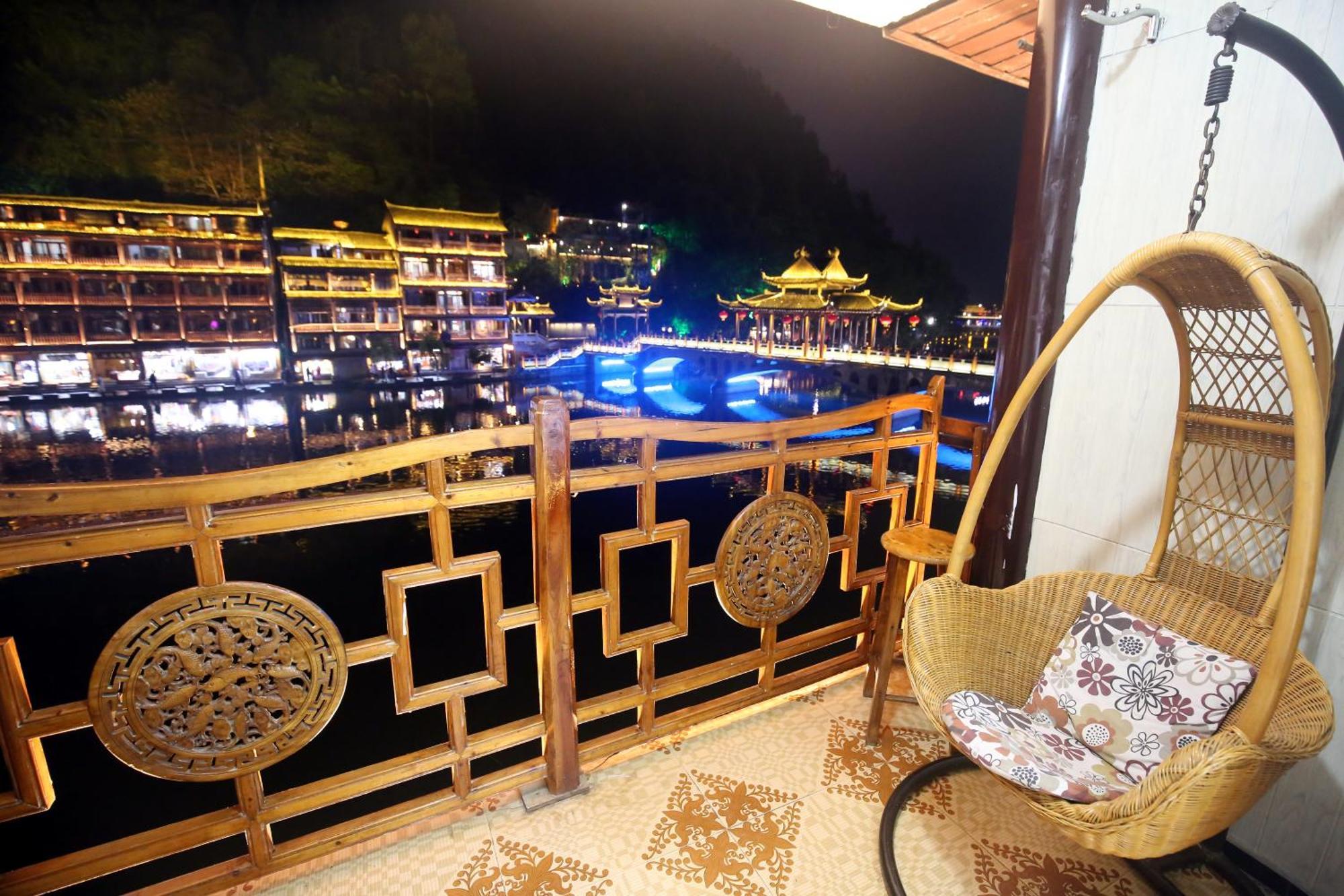 Lqj Riverside Guest House Fenghuang Eksteriør bilde