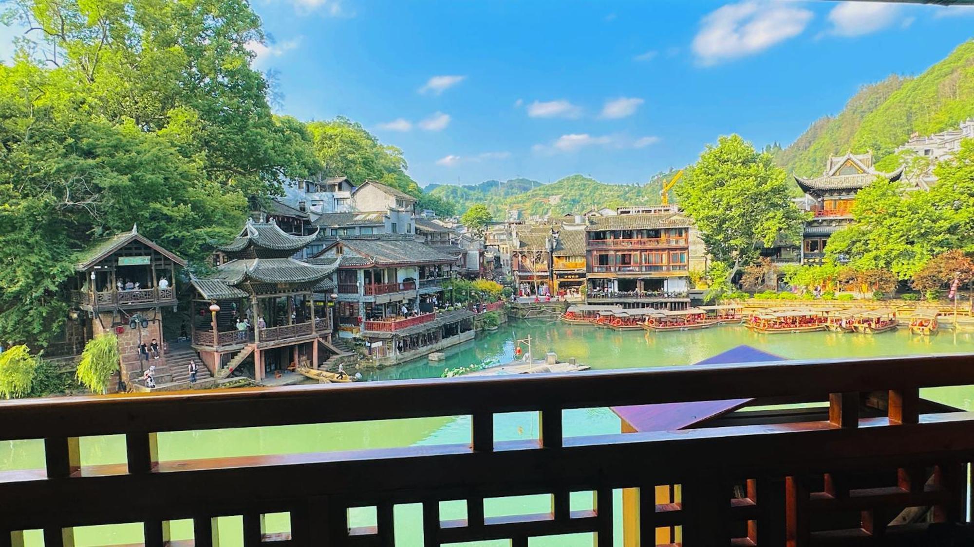 Lqj Riverside Guest House Fenghuang Eksteriør bilde