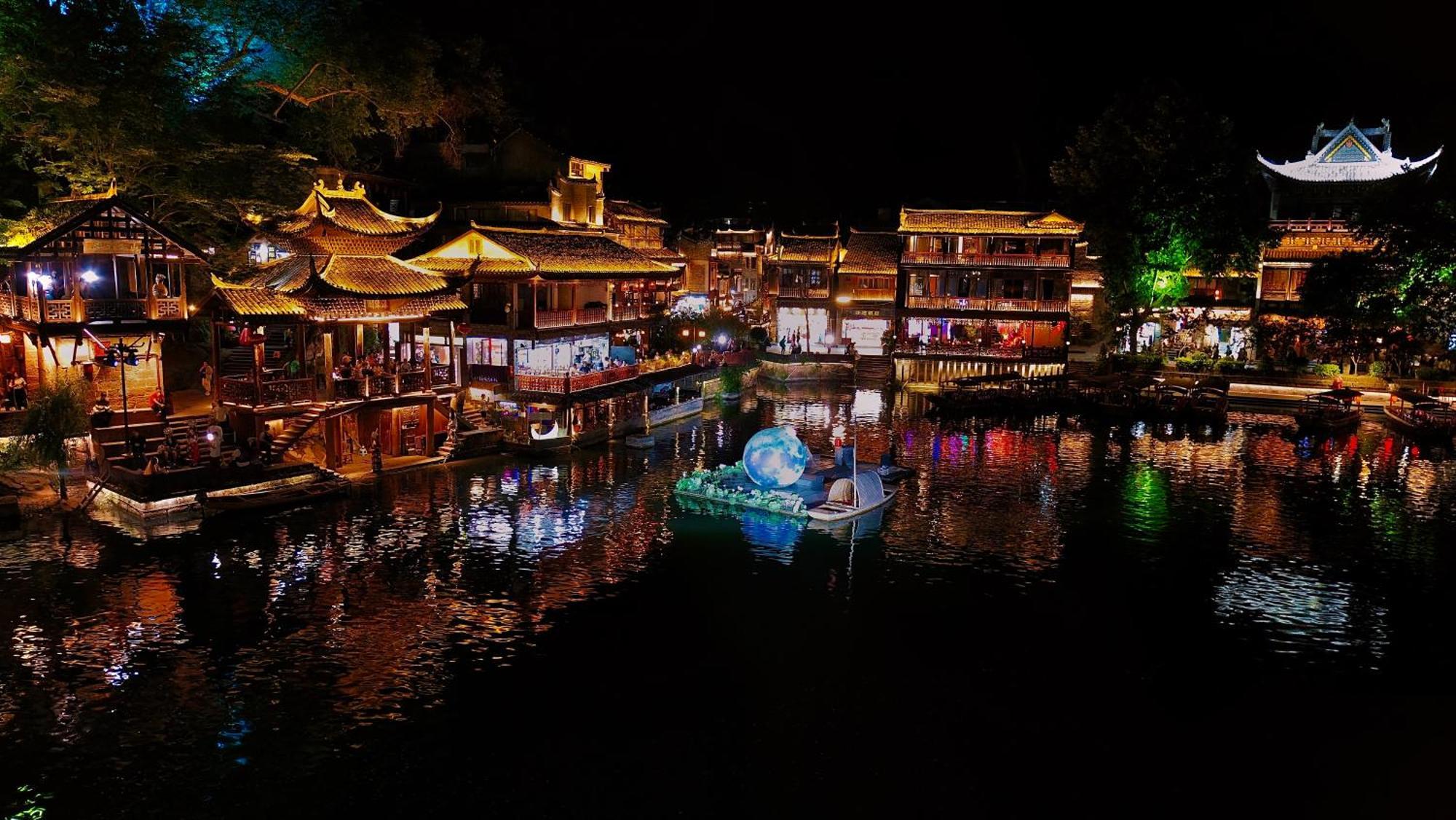 Lqj Riverside Guest House Fenghuang Eksteriør bilde