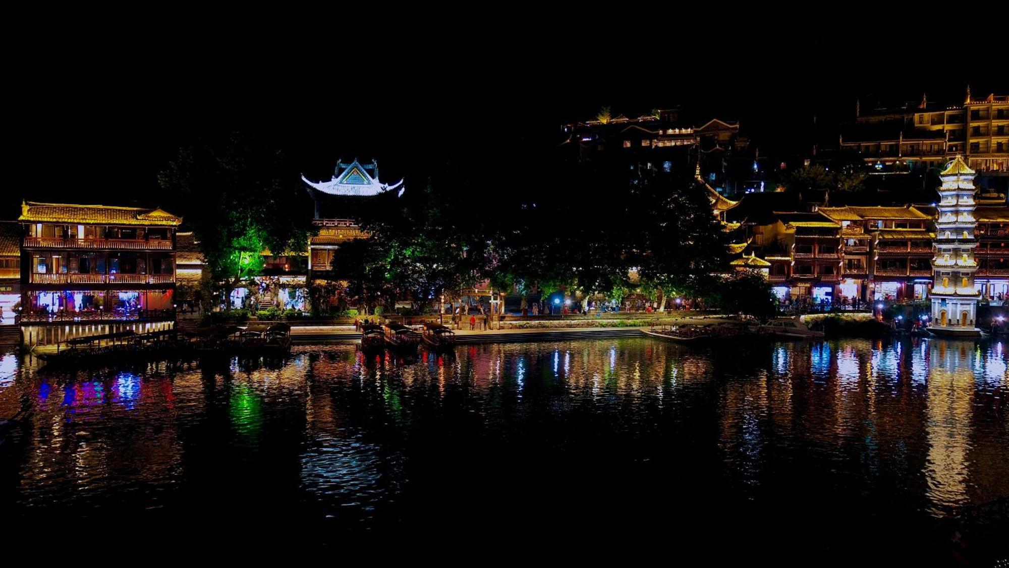 Lqj Riverside Guest House Fenghuang Eksteriør bilde