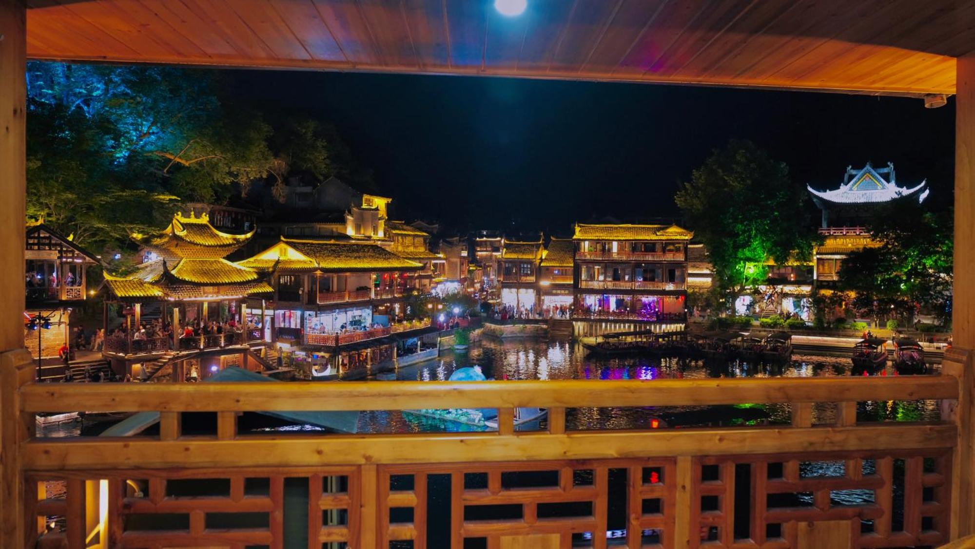 Lqj Riverside Guest House Fenghuang Eksteriør bilde