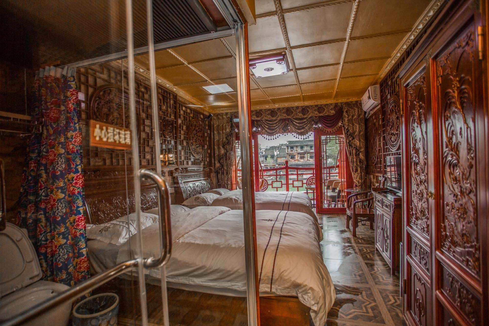 Lqj Riverside Guest House Fenghuang Eksteriør bilde