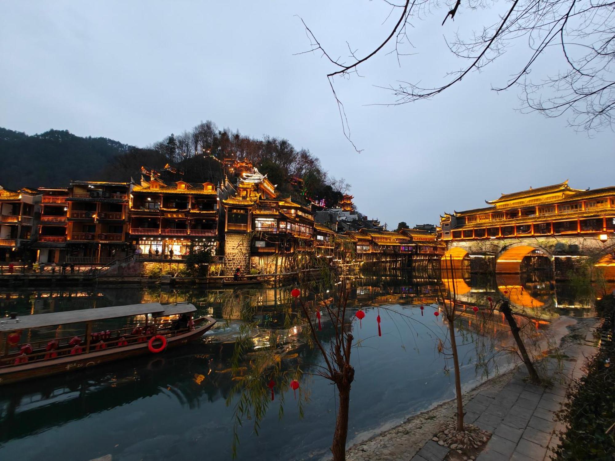 Lqj Riverside Guest House Fenghuang Eksteriør bilde