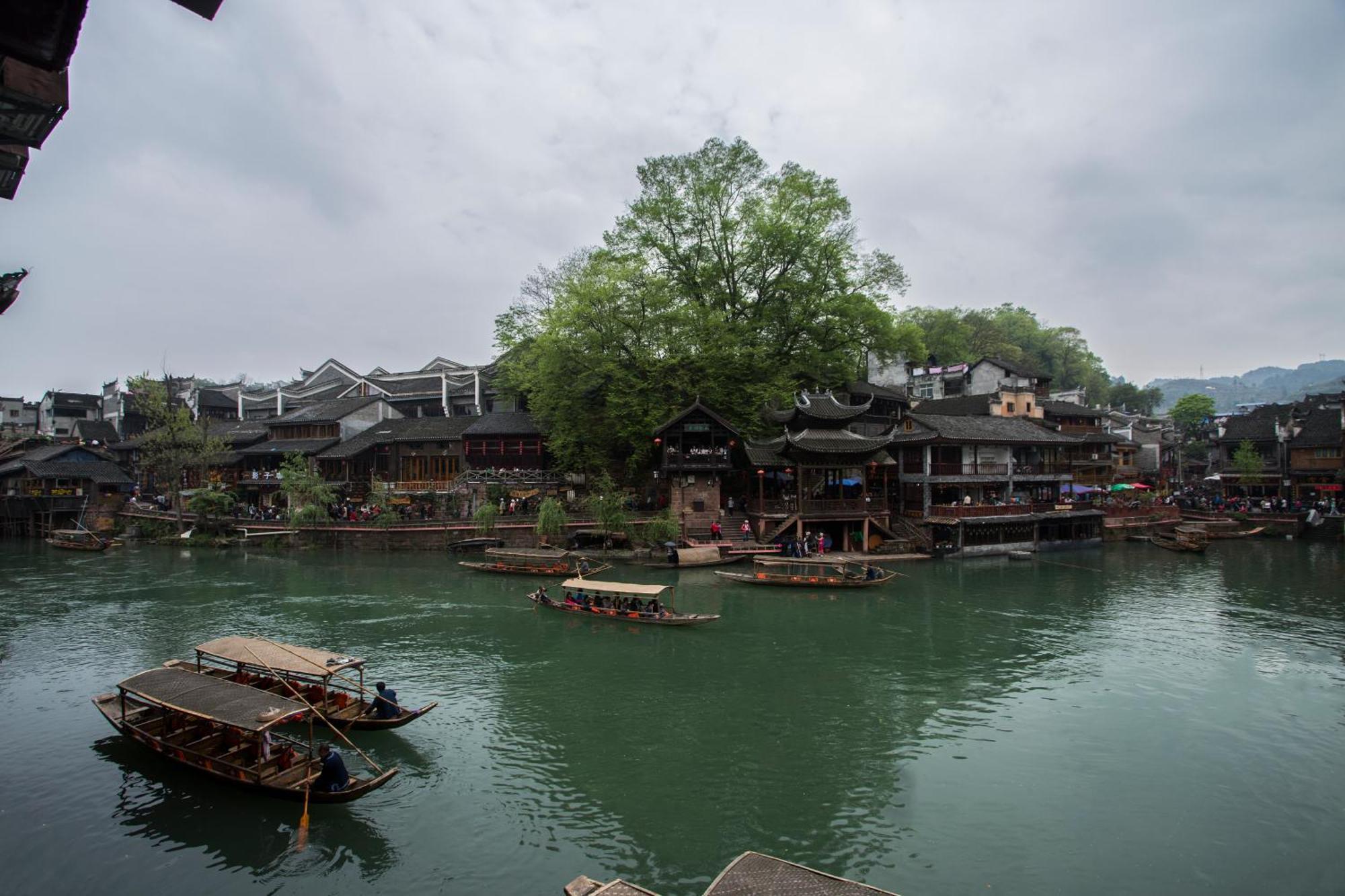 Lqj Riverside Guest House Fenghuang Eksteriør bilde