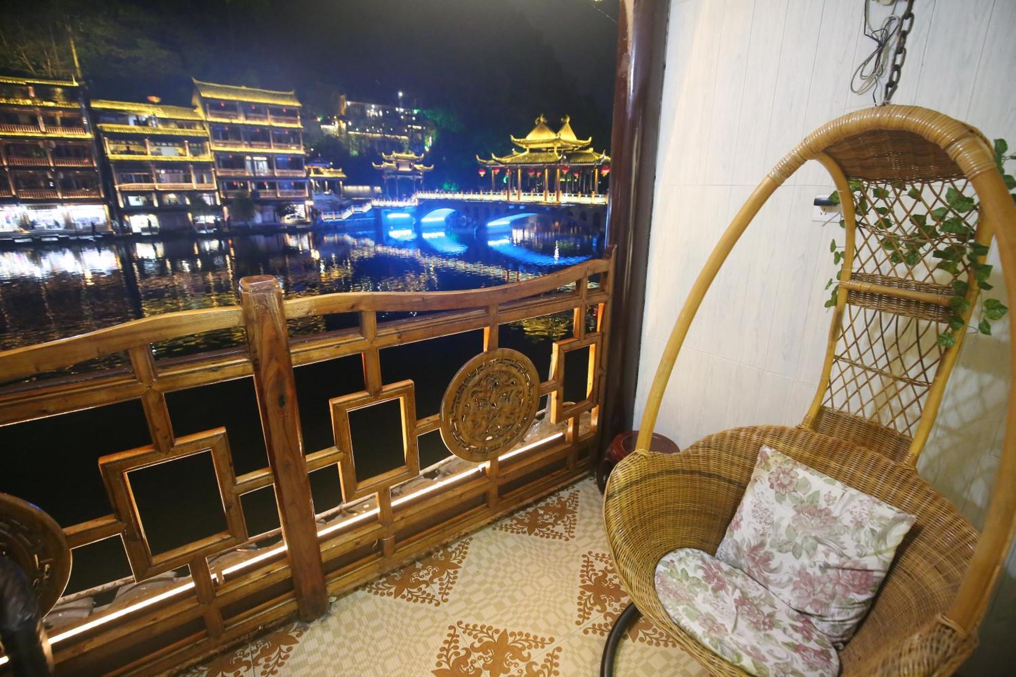 Lqj Riverside Guest House Fenghuang Eksteriør bilde