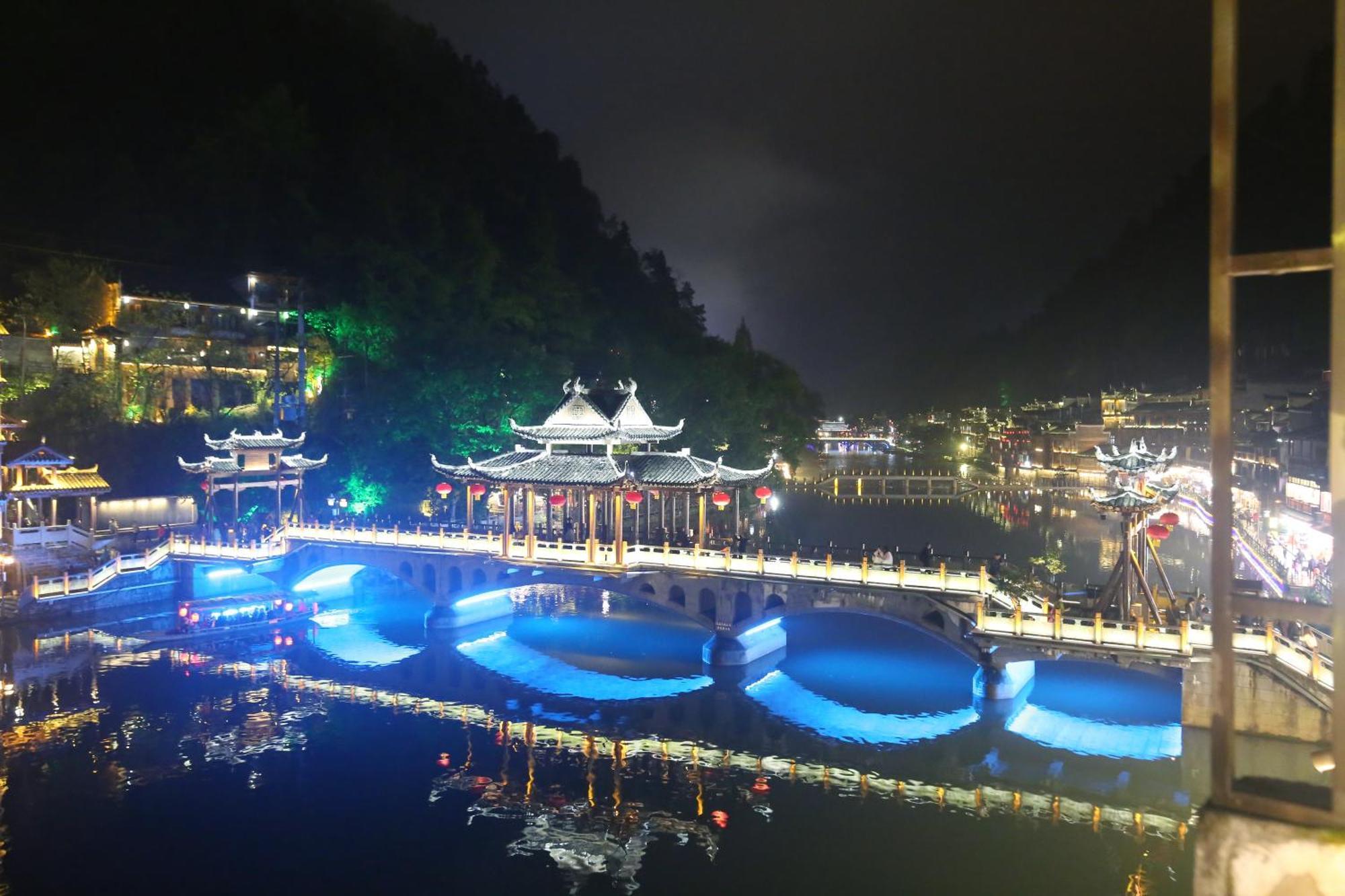 Lqj Riverside Guest House Fenghuang Eksteriør bilde