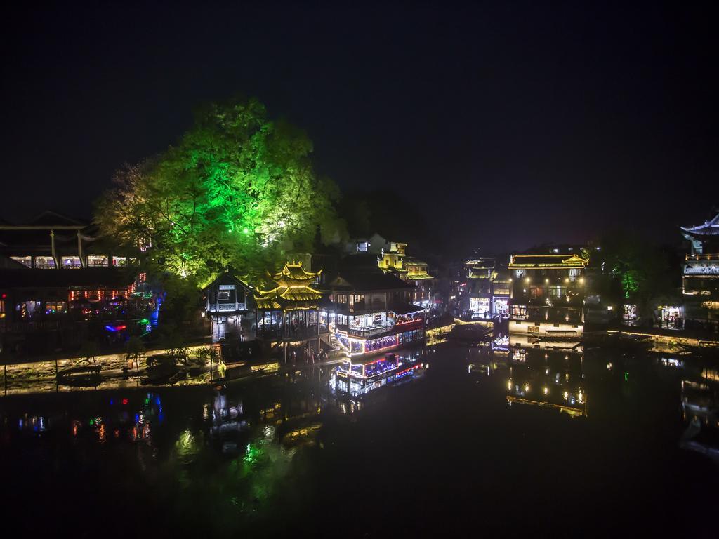 Lqj Riverside Guest House Fenghuang Eksteriør bilde