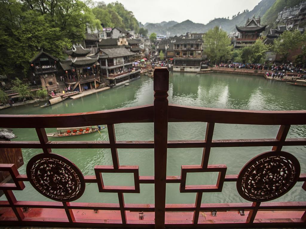 Lqj Riverside Guest House Fenghuang Eksteriør bilde